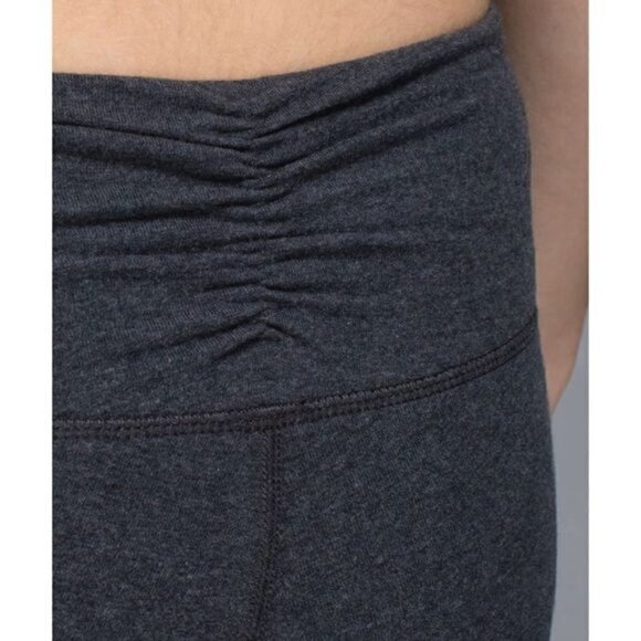 Lululemon Dhanurasana Crop II Leggings Dark Gray Ruched Back Cut Out Hem Sz 6 - Picture 2 of 15